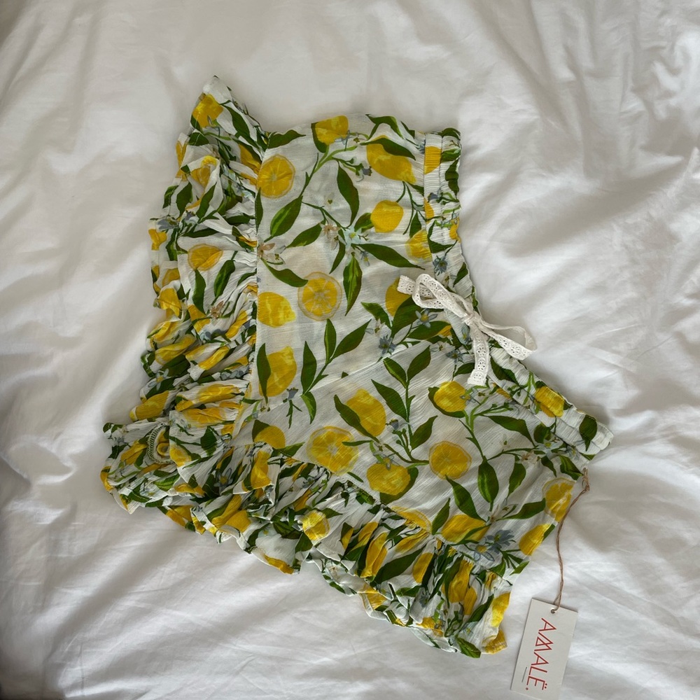 AMALE lemon ruffle short 🍋